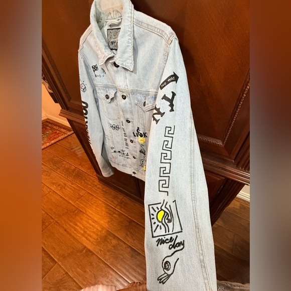 Brooklyn Cloth NWOT Men’s Graffiti light wash
Denim Jacket Sz Sm Woman's Lg - Picture 8 of 11